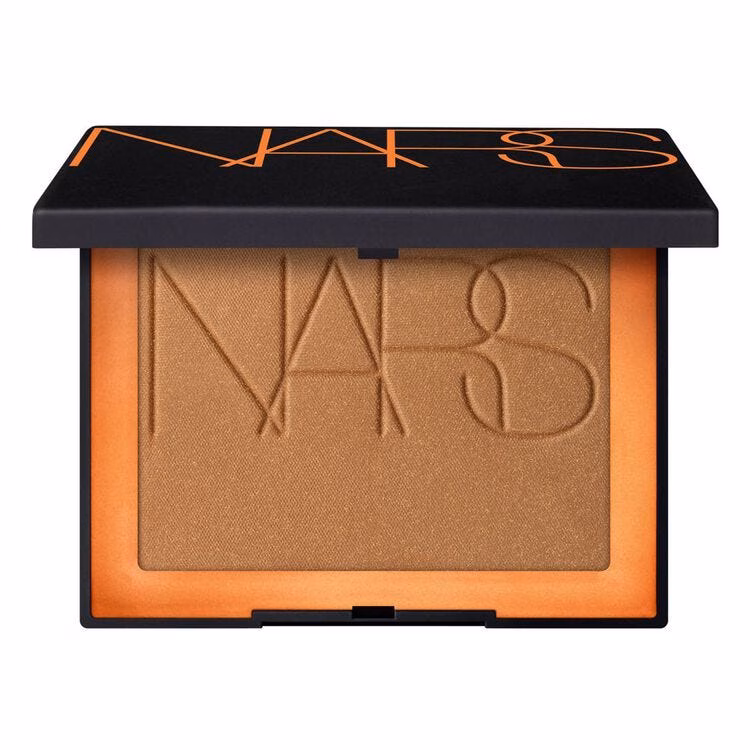 100 sản phẩm làm đẹp biểu tượng được các biên tập viên Harper’s BAZAAR lựa chọn Bronzing Powder in Laguna