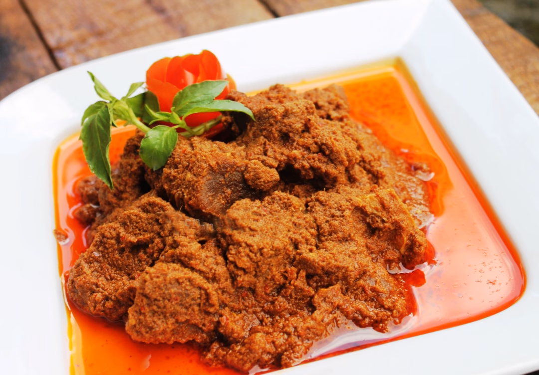 14 Món Ăn Đường Phố Nổi Tiếng Nhất Châu Á Bạn Không Thể Bỏ Lỡ Thịt bò Rendang – Ẩm thực Bali