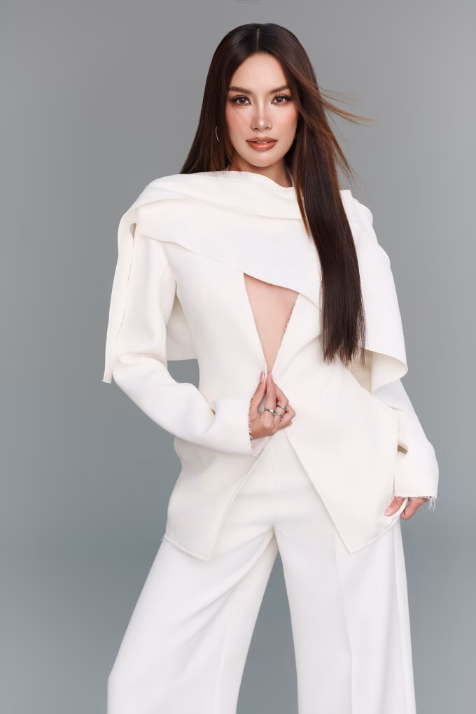 Lê Hoàng Phương từng giúp Thanh Thủy cải thiện kỹ năng catwalk để đoạt vương miện Miss International 2024.