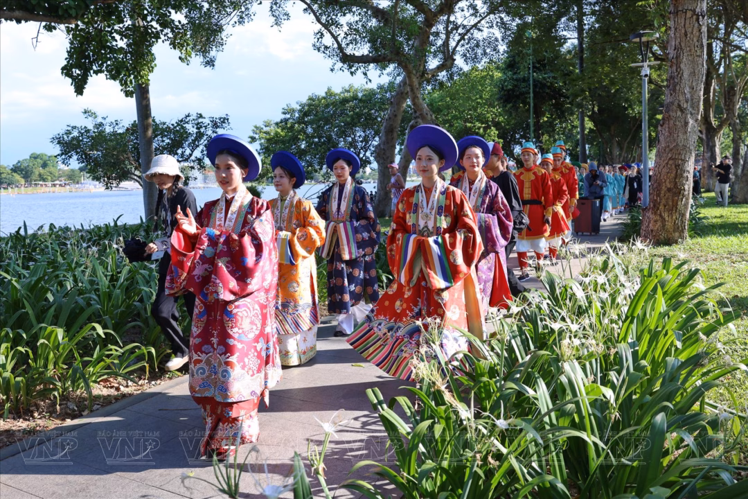 Huế đẩy mạnh xây dựng thương hiệu Kinh đô áo dài
