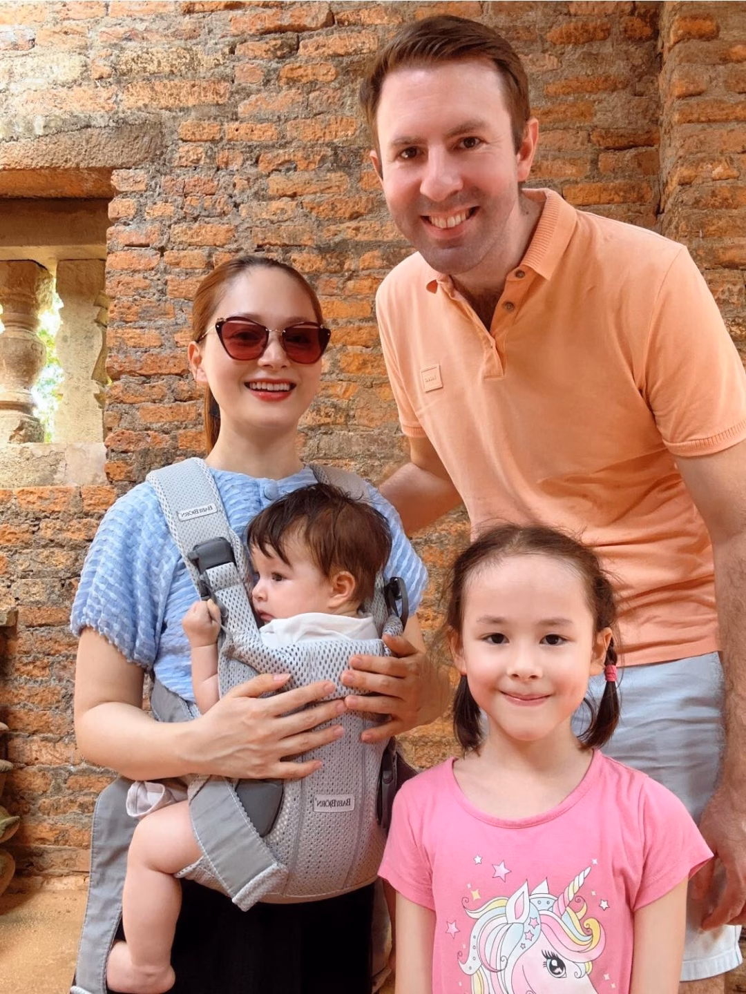 Lan Phương chưa tiết lộ lý do hôn nhân tan vỡ. Tuy nhiên, trước đó, cô chia sẻ, chồng không hiểu tình trạng trầm cảm cô đang trải qua sau khi sinh con thứ hai. Ảnh: FB Lan Phương.