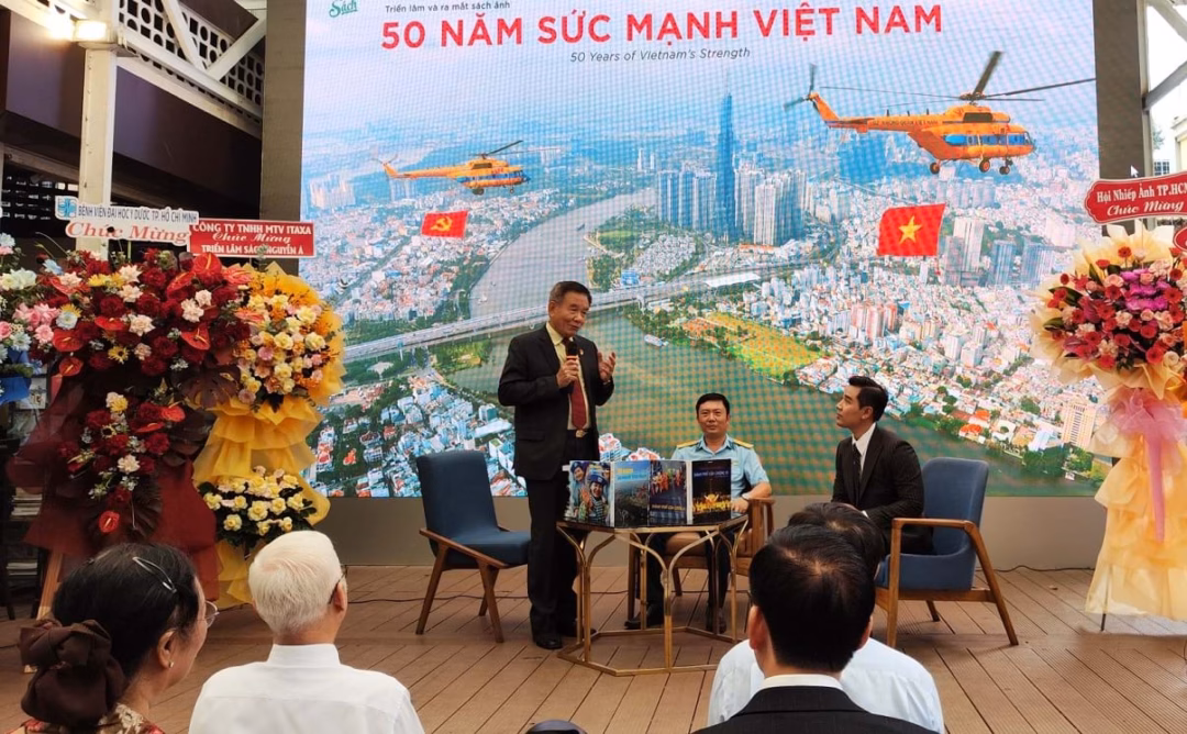Nhiếp ảnh gia Nguyễn Á ra mắt sách ảnh về 50 năm sức mạnh Việt Nam