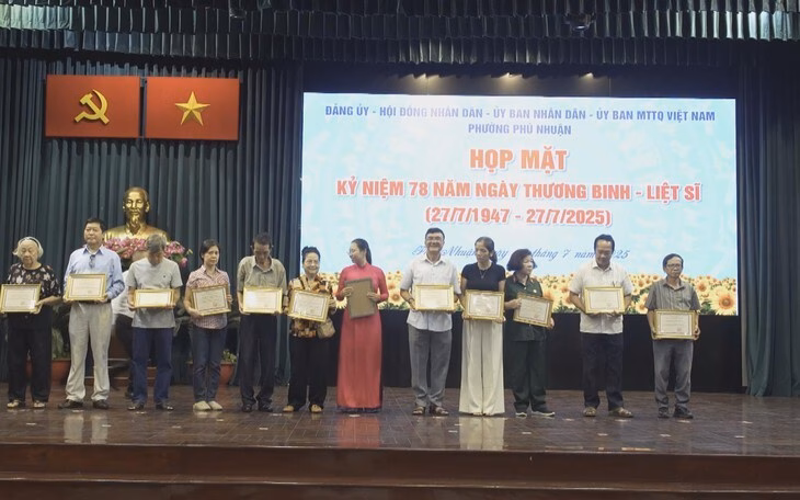 Trong dịp 27/7 này, phường đã vận động các cơ quan, ban ngành, đoàn thể ủng hộ Quỹ Đền ơn đáp nghĩa với tổng số tiền hơn 93 triệu đồng
