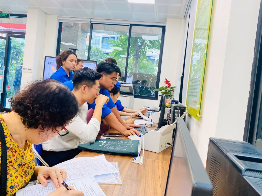 Áo xanh Thủ đô đồng hành cùng Nhân dân xây dựng chính quyền số