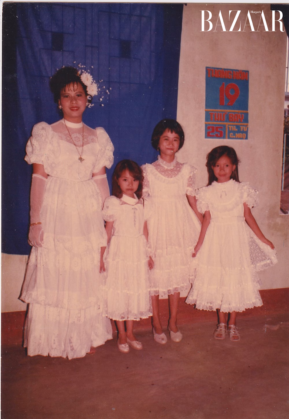 Cô dâu và các phù dâu trong ảnh chụp đám cưới năm 1990