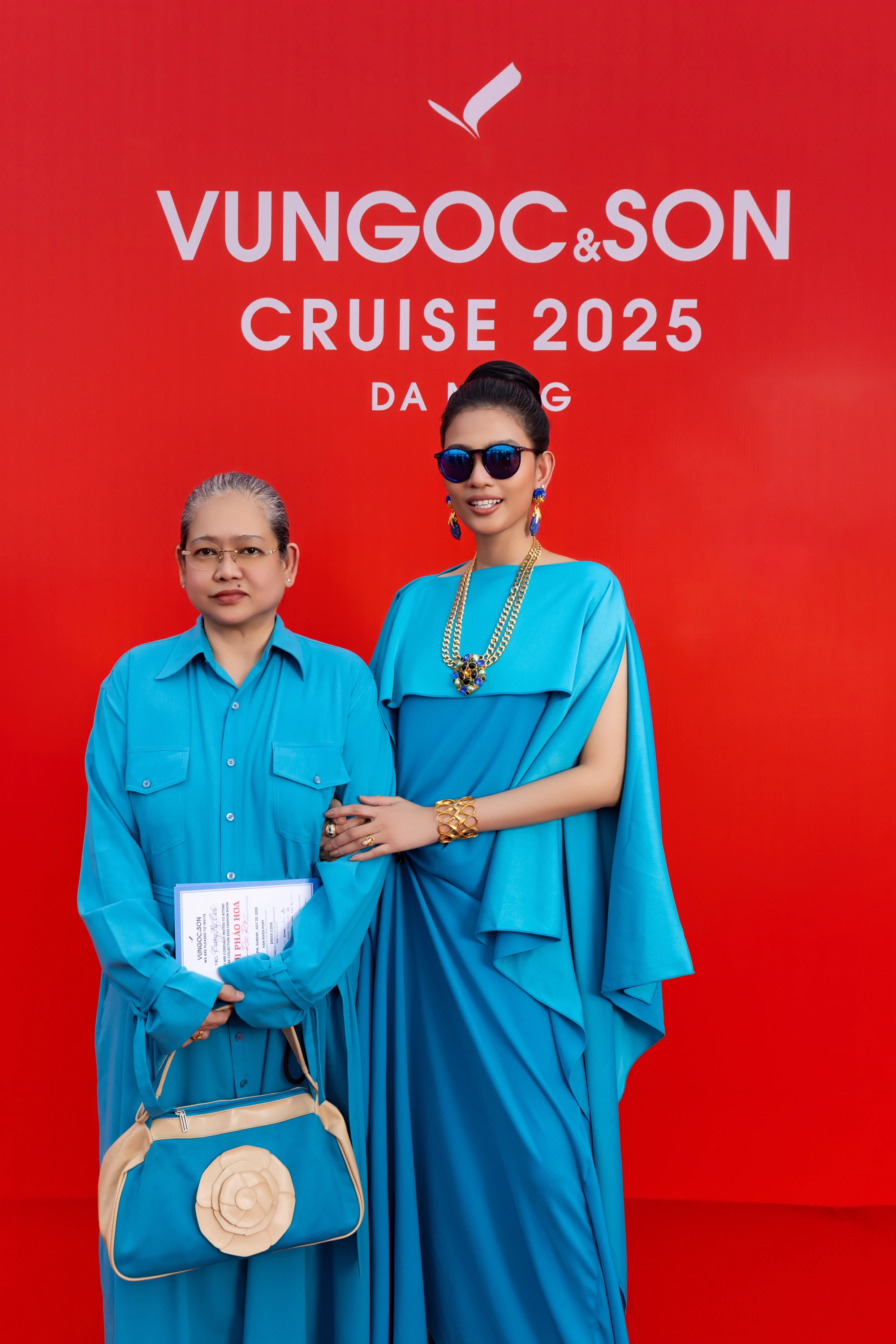 Thanh Lam và bạn đời bác sĩ Tiến Hùng xuất hiện cùng dàn sao Việt tại show diễn ở Đà Nẵng Á hậu Trương Thị Mây cùng mẹ đi sự kiện. Nhan sắc của cô sau nhiều năm hoạt động showbiz khiến khán giả xuýt xoa