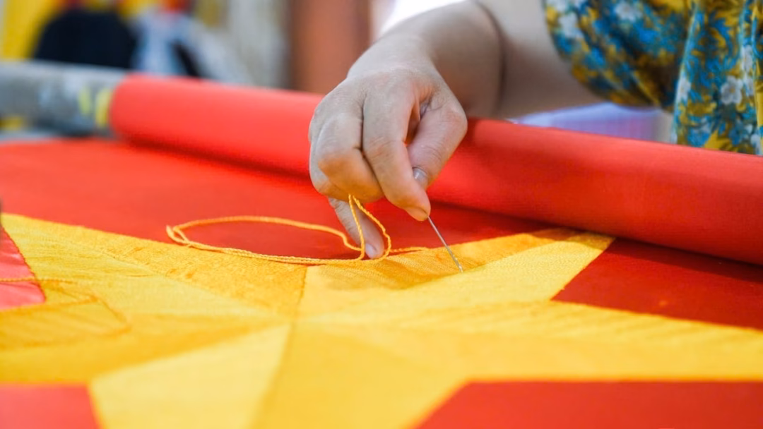 Nhận diện văn hóa trong không gian số Làng cờ Từ Vân "nhuộm đỏ" những ngày tháng Tám lịch sử