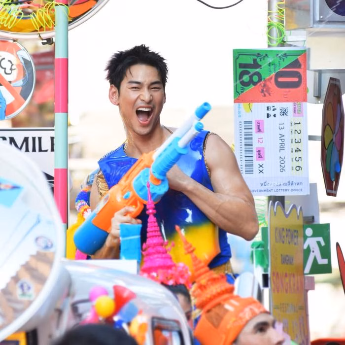 Kh&ocirc;ng kh&iacute; n&aacute;o nhiệt của lễ hội t&eacute; nước Songkran tại Bangkok