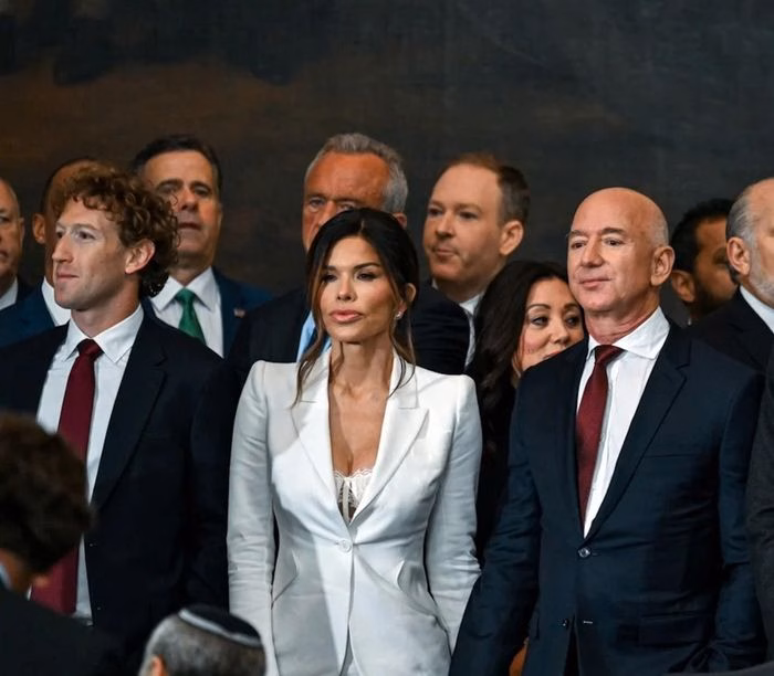 Lauren S&aacute;nchez trong trang phục g&acirc;y tranh c&atilde;i tại lễ nhậm chức Tổng thống Mỹ