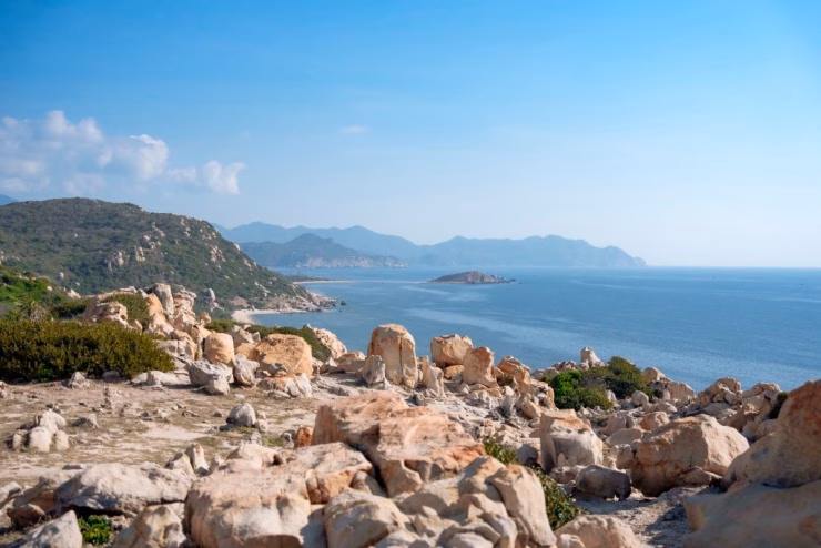 Vẻ đẹp hoang sơ của Công viên đá Ninh Thuận với những khối đá lớn nhỏ