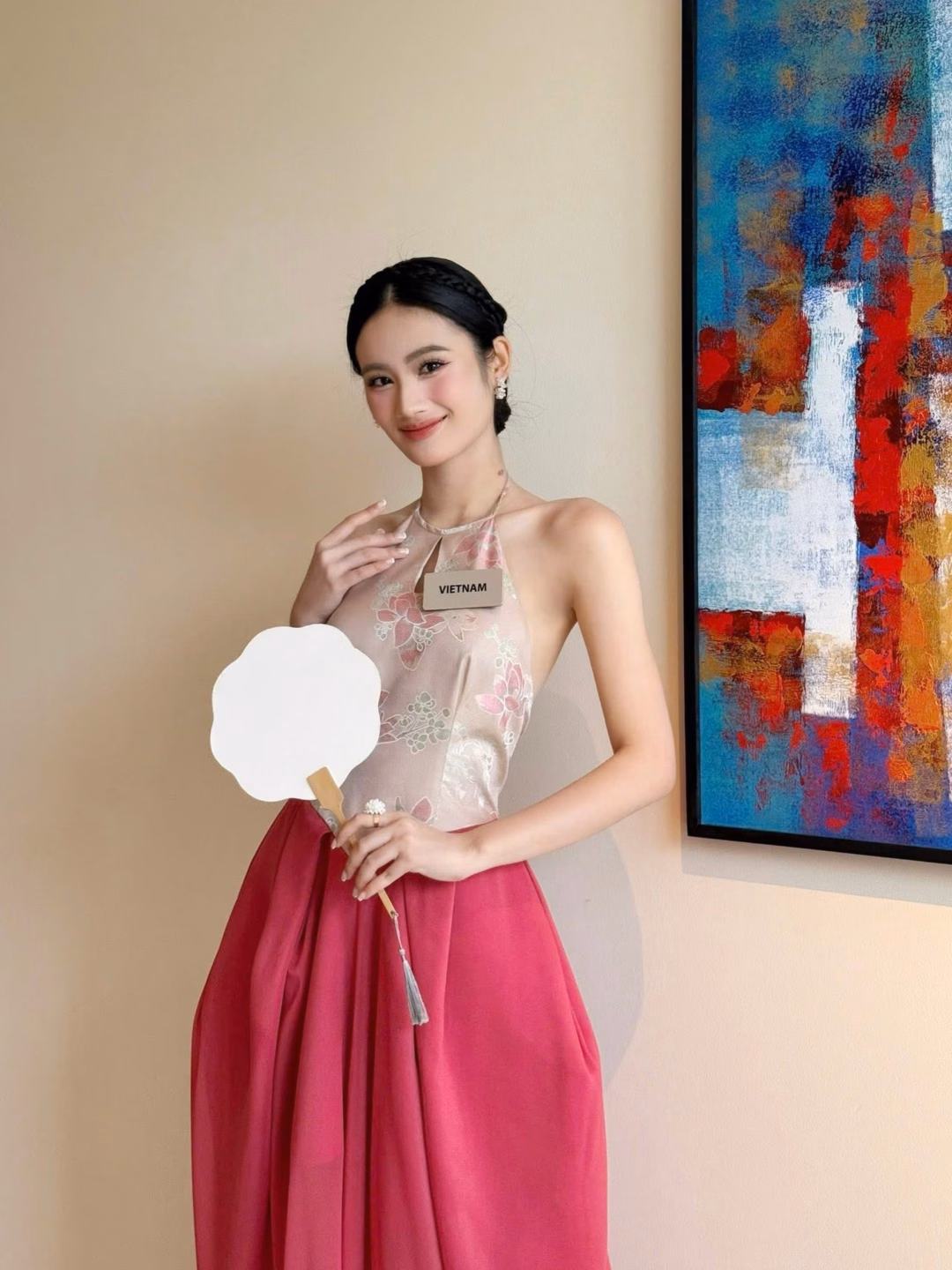 Ý Nhi thu hút sự chú ý với phong cách thời trang ấn tượng Ý Nhi thu hút sự chú ý với phong cách thời trang ấn tượng