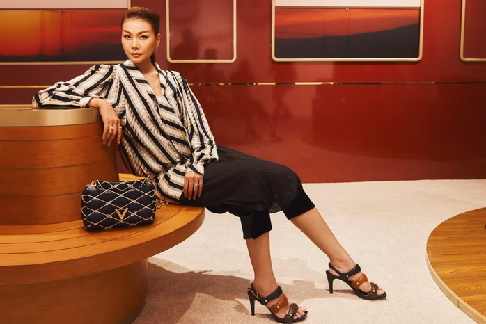 Cận cảnh outfit285 triệu đồng của Thanh Hằng Cận cảnh outfit285 triệu đồng của Thanh Hằng - Ảnh2.
