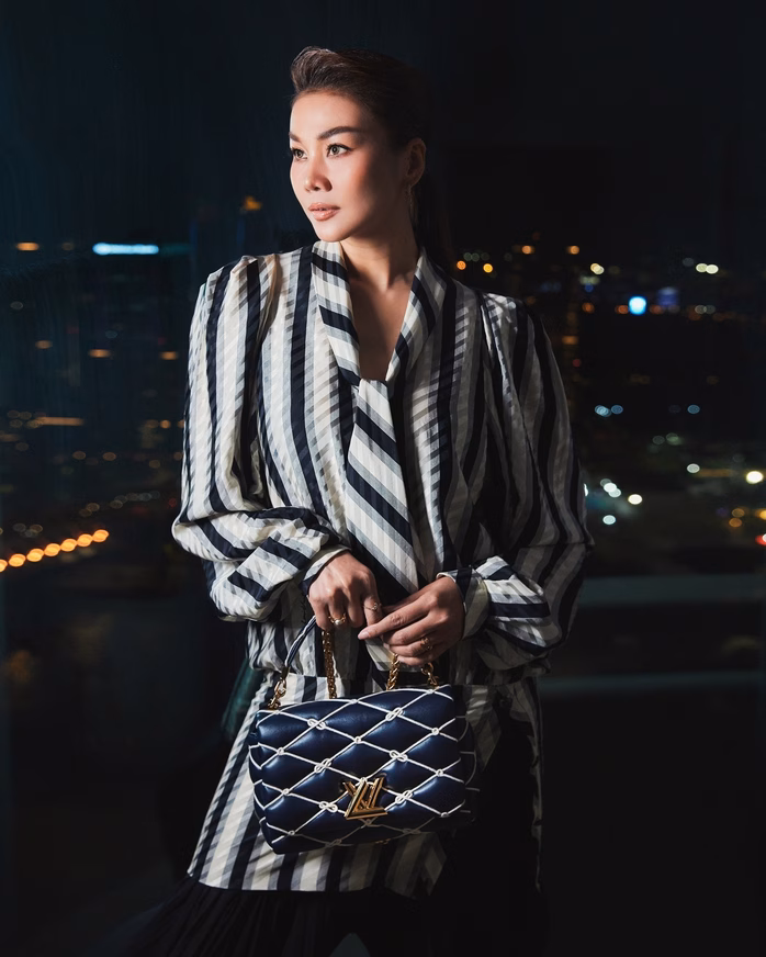 Cận cảnh outfit285 triệu đồng của Thanh Hằng Cận cảnh outfit285 triệu đồng của Thanh Hằng - Ảnh4.