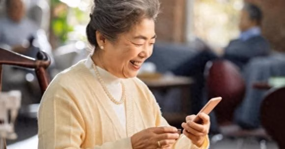 Bí quyết sống ung dung tuổi U70 Bà cụ U70 sống ung dung không lương hưu