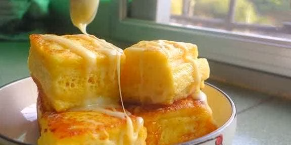 thưởng thức bánh mì nướng kiểu Pháp