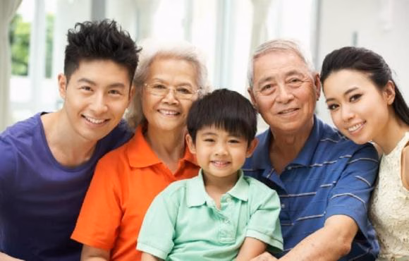 cha mẹ và con cái trong gia đình hòa thuận