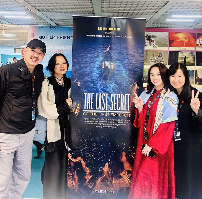 Kaity Nguyễn, Hồ Thu Anh, đạo diễn Bùi Thạc Chuyên cùng có mặt tại Cannes