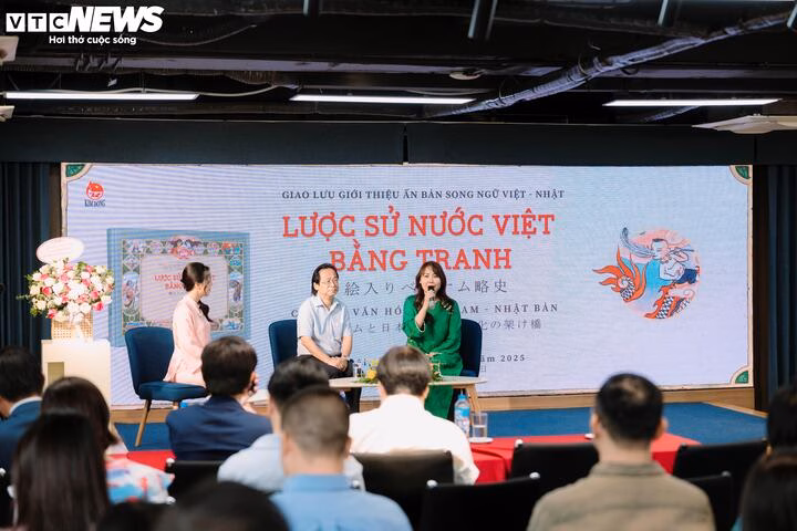 Cuốn sách song ngữ Việt - Nhật “Lược sử nước Việt bằng tranh” phiên bản song ngữ Việt - Nhật do dịch giả Shimizu Masaaki chuyển ngữ.