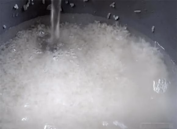 nấu cơm, giấm trắng, dầu dừa