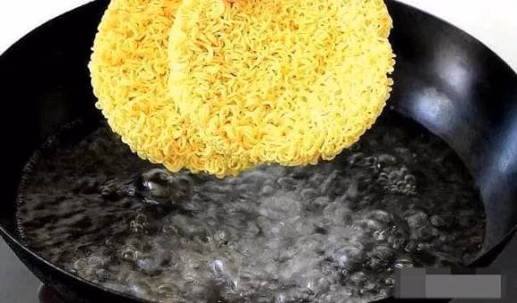 Mì ăn liền xào Mì ăn liền xào