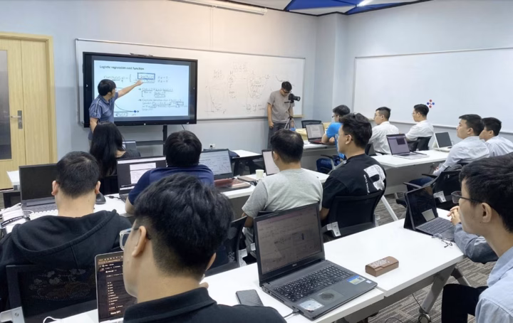 Kỹ năng quản trị dự án của học viên Thạc sĩ CNTT định hướng AI