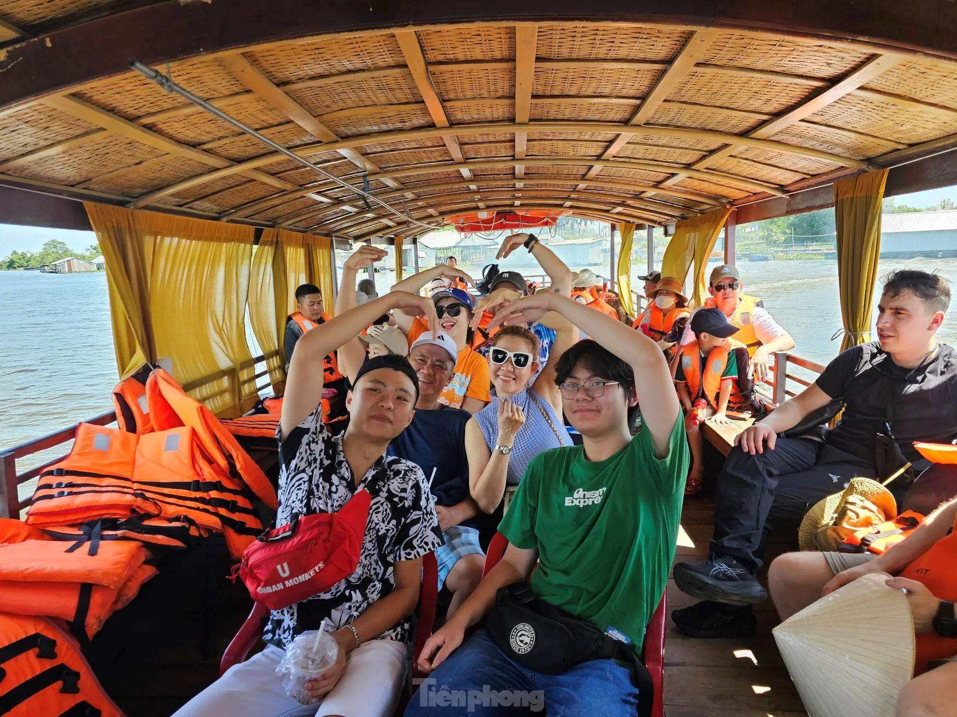 Cồn Sơn Du khách tấp nập tới 'ốc đảo' giữa sông Hậu ảnh1
