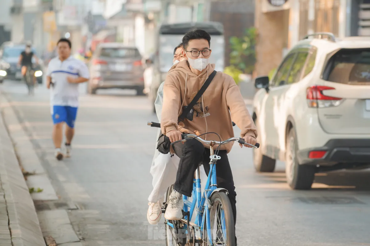 Tận hưởng không khí trong lành bên Hồ Tây