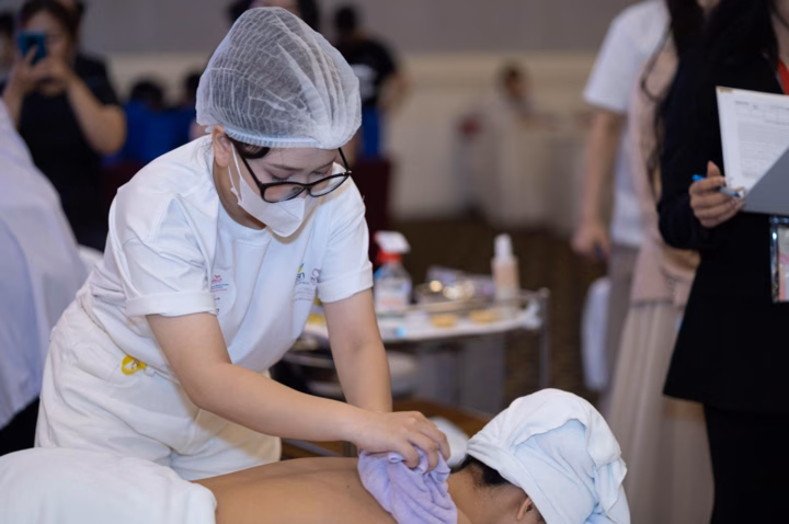 Phần thi Chăm sóc Body đạt Giải Bạc của thí sinh Mai Trần Ngọc Anh.