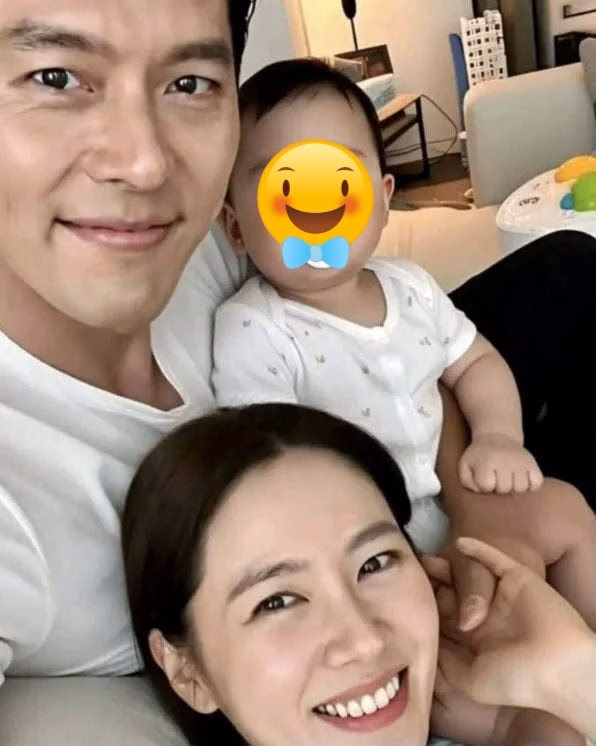Bức ảnh bịa đặt về gia đình Son Ye Jin và Hyun Bin Son Ye Jin và Hyun Bin bên cạnh một em bé