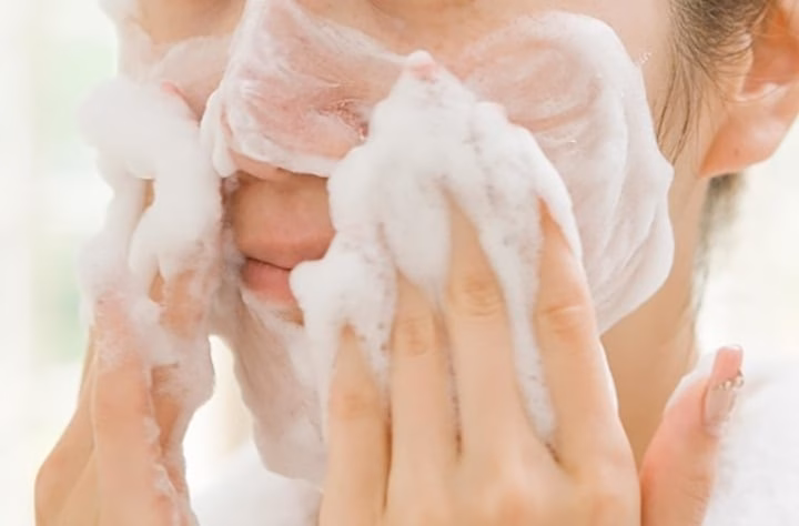 Sữa rửa mặt Gammaphil bị thu hồi Sữa rửa mặt bị yêu cầu thu hồi toàn quốc do chứa hai chất bảo quản không khai báo trong công thức đã công bố với cơ quan chức năng.