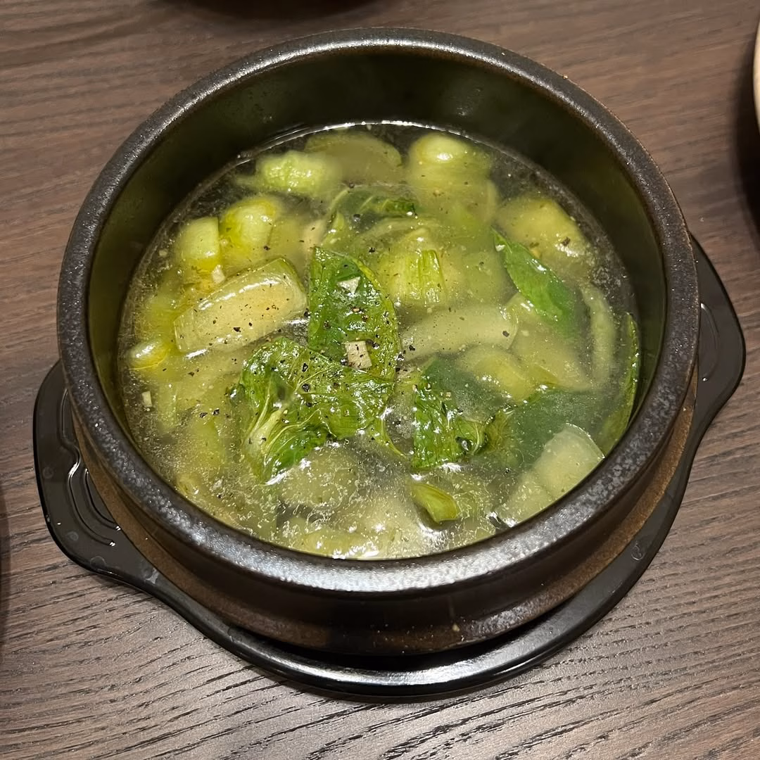 Chồng Hàn Quốc bất ngờ với hương vị canh cải do vợ Việt nấu Nguồn: Instagram @whowhatwhereweeat