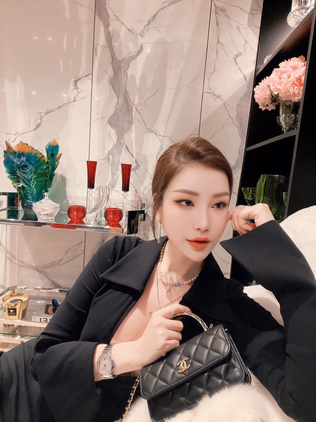 Hoa hậu Lam Cúc tái xuất sau nửa tháng ẩn mình, gây tò mò về bí mật đằng sau Hoa hậu Lam Cúc lộ diện sau nửa tháng đột ngột "ở ẩn" bất thường- Ảnh 4.