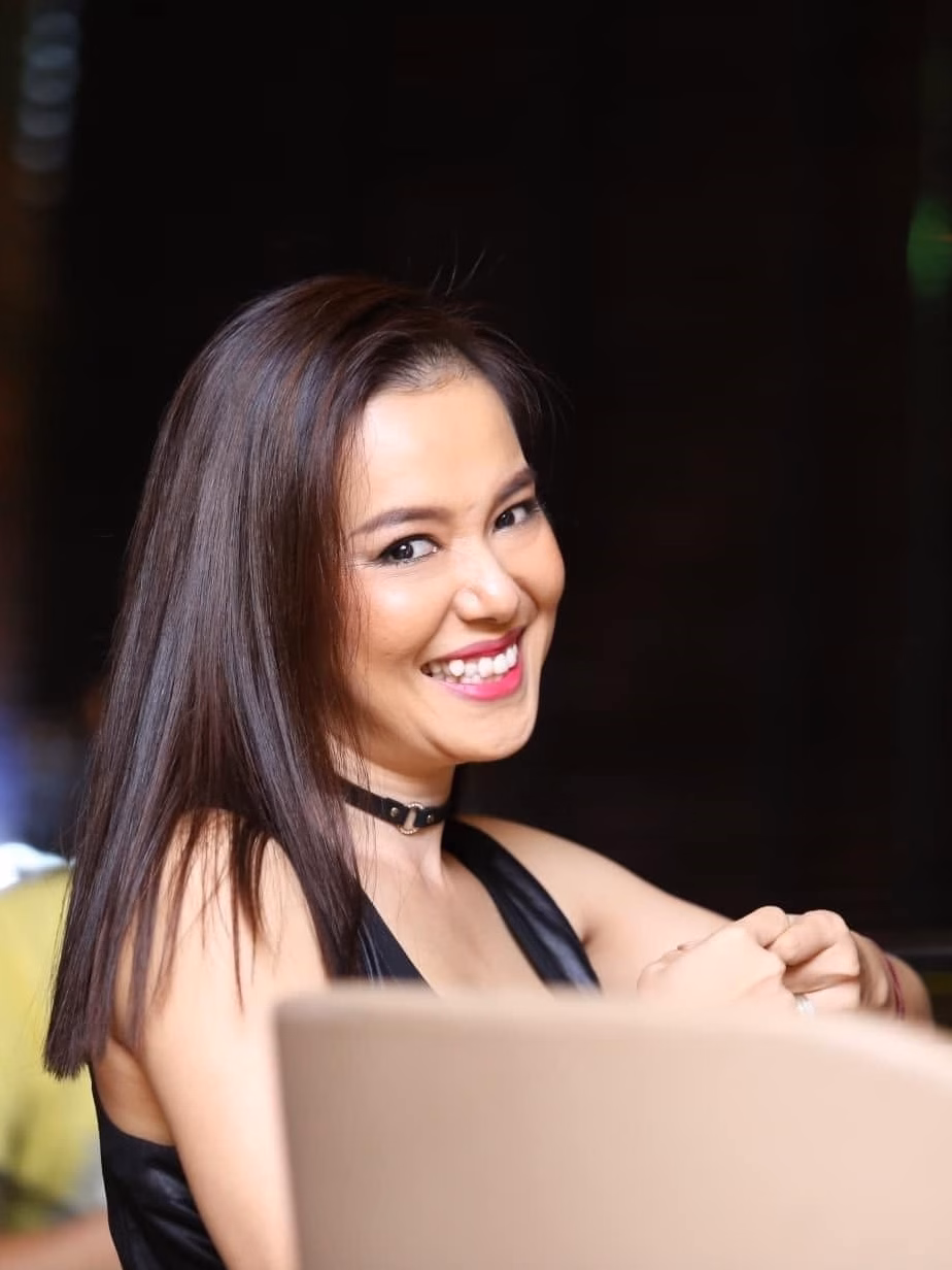 Lý Thanh Thảo thăng hạng nhan sắc sau 7 năm ‘ở ẩn’ Người đẹp chuộng lối trang điểm sắc sảo với điểm nhấn ở môi và mắt.