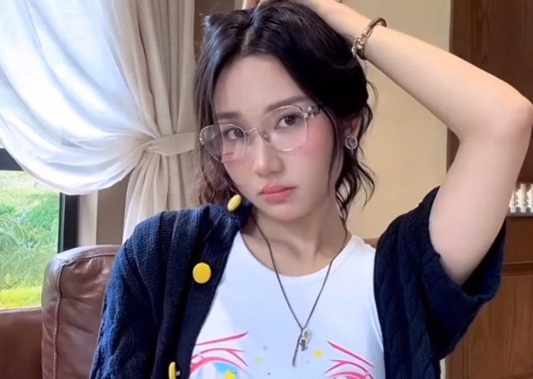 Mina Young, nàng thơ thanh thuần của SBTC Esports khiến dân tình mê mẩn Mina Young