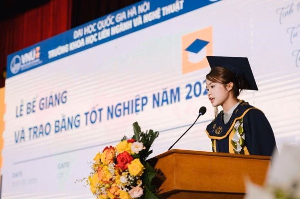 Thủ khoa toàn khóa chia sẻ hành trình vượt qua thử thách tại Đại học Quốc gia Hà Nội