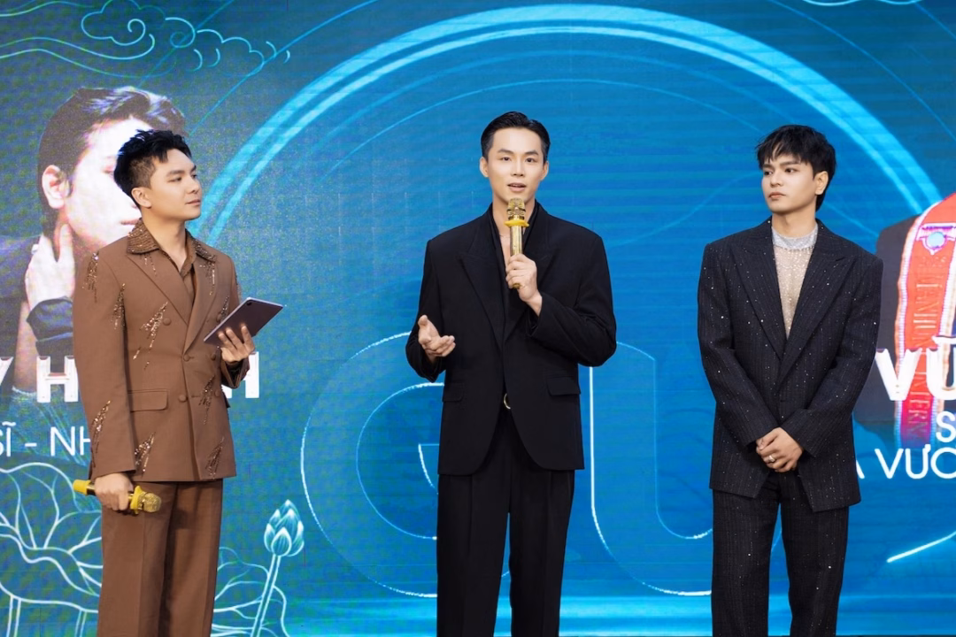 &Aacute; vương Vũ Linh tr&ecirc;n s&agrave;n Manhunt International 2025, cựu tiếp vi&ecirc;n h&agrave;ng kh&ocirc;ng