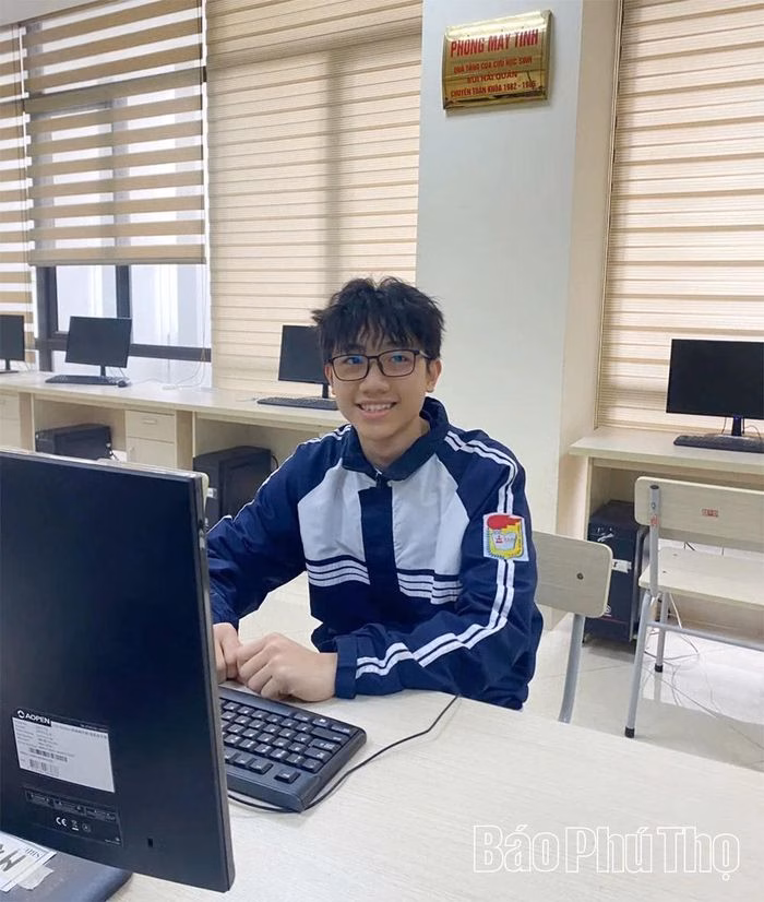 Thủ khoa m&ocirc;n Tin học Nguyễn Tiến Đạt