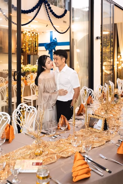 Tiệc kỷ niệm 10 năm ng&agrave;y cưới của vợ chồng diễn vi&ecirc;n V&acirc;n Trang