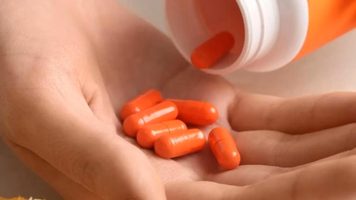 Dấu hiệu mệt mỏi rụng t&oacute;c do thiếu vitamin B12 v&agrave; sắt