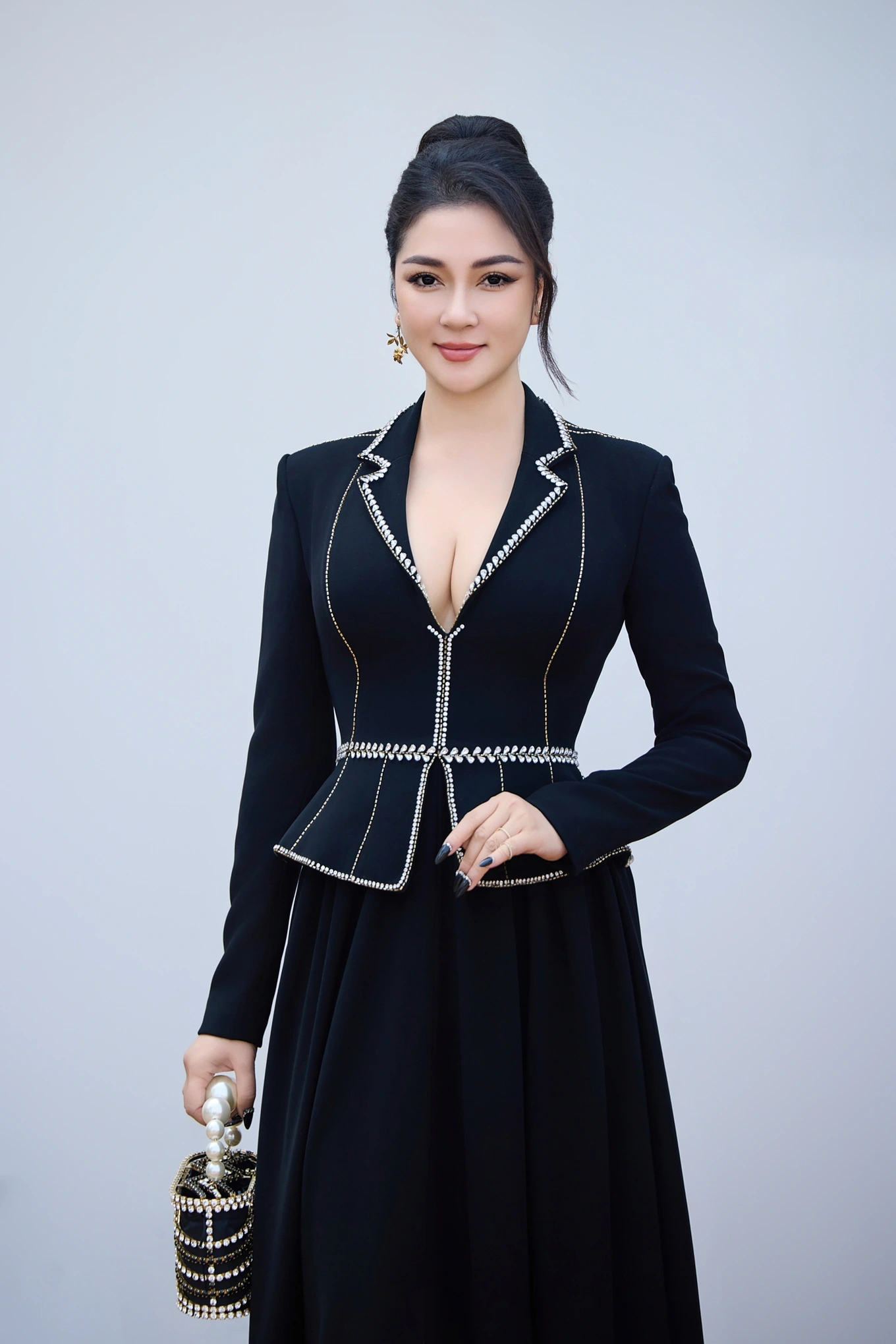 Hoa hậu Nguyễn Thị Huyền chấp nhận quy luật l&atilde;o h&oacute;a tự nhi&ecirc;n