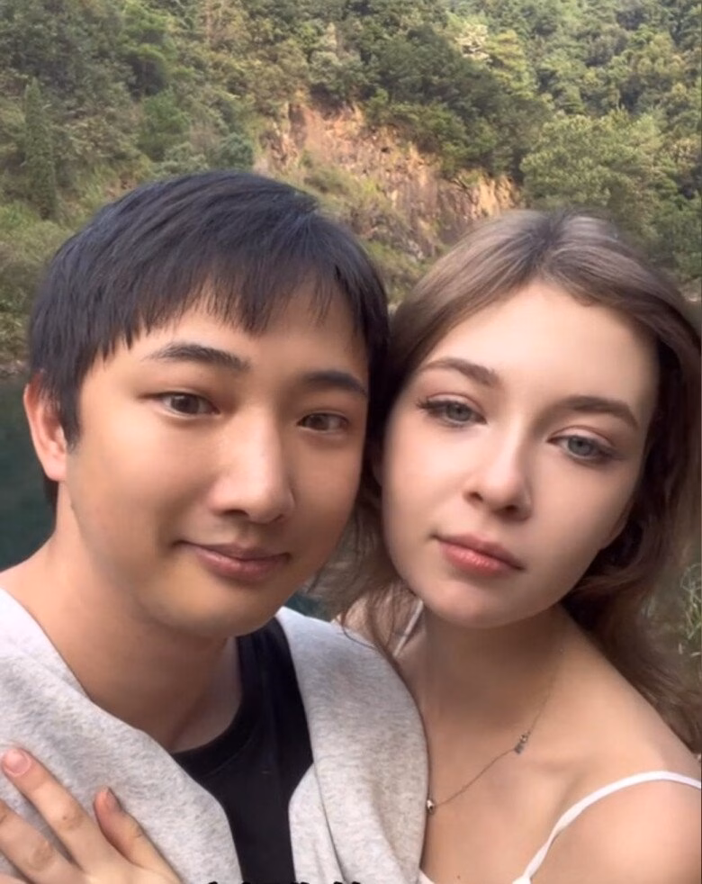 Khoảnh khắc nồng nhiệt của Hà Lâm và Eva khi lần đầu gặp mặt