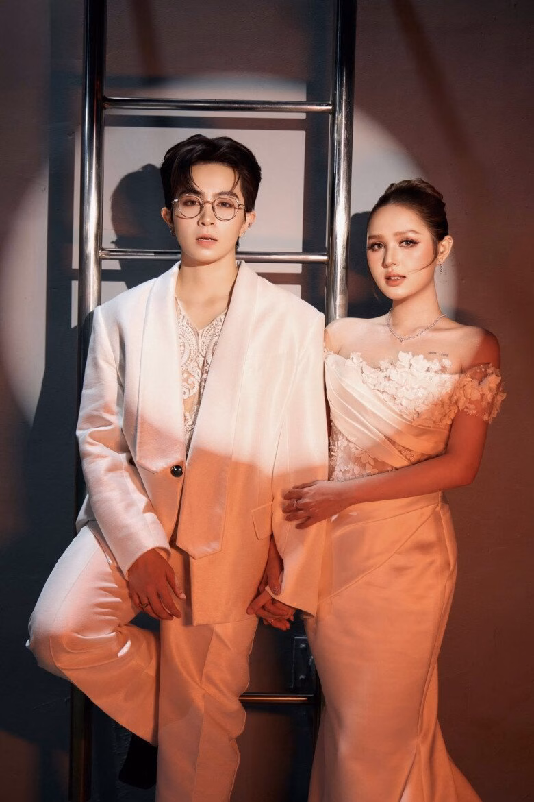 Xo&agrave;i Non v&agrave; Gil L&ecirc; thể hiện t&igrave;nh cảm c&ocirc;ng khai