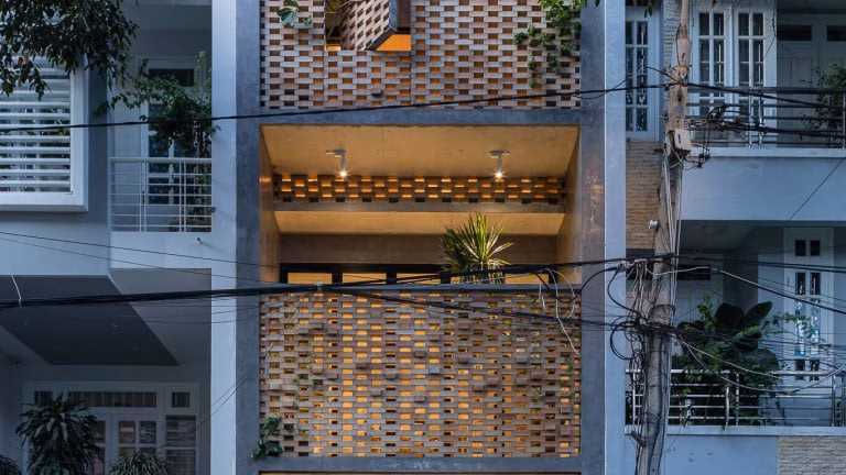 CĐV Thanh Hóa, Nam Định đồng loạt xuất quân hỗ trợ đội nhà Nhà phố 4 tầng sở hữu thiết kế “hai lớp vỏ” lạ mắt và độc đáo