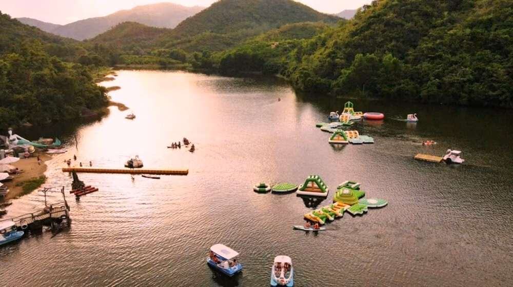 Khánh Hòa đón hơn 10,8 triệu lượt khách trong 7 tháng đầu năm Du khách đến tham quan tại các điểm du lịch Khánh Hòa