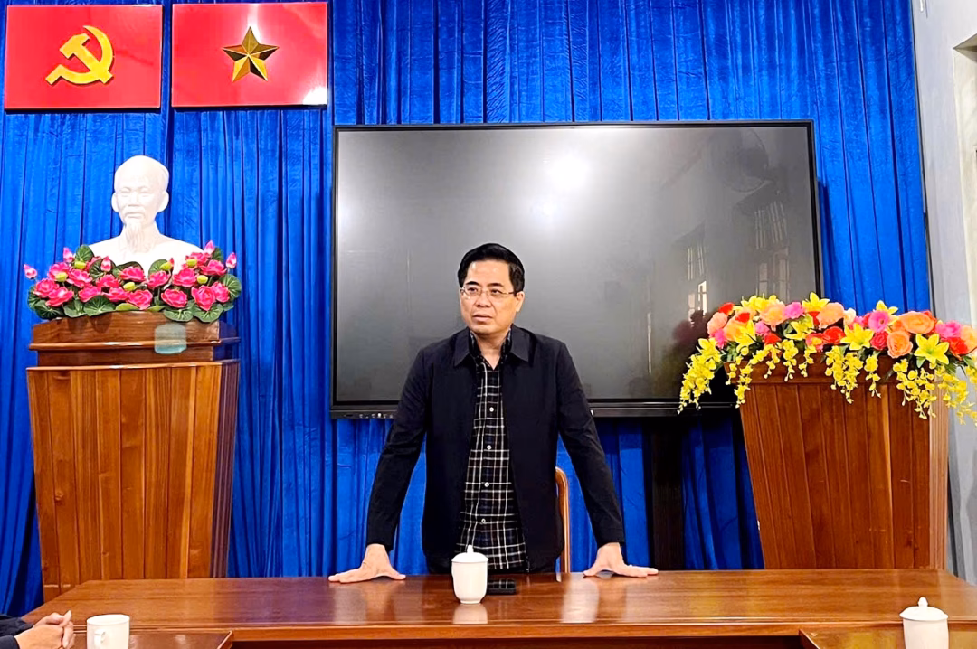 


Chủ tịch UBND tỉnh Nguyễn Hoàng Giang phát biểu chỉ đạo tại buổi làm việc