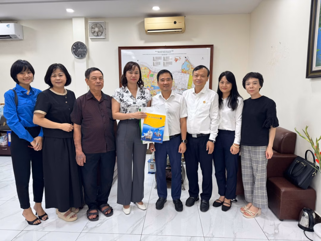 Petrovietnam tri ân Anh hùng La Văn Cầu và nạn nhân chất độc da cam Petrovietnam thăm hỏi, tri ân Anh hùng LLVT La Văn Cầu và các nạn nhân chất độc da cam