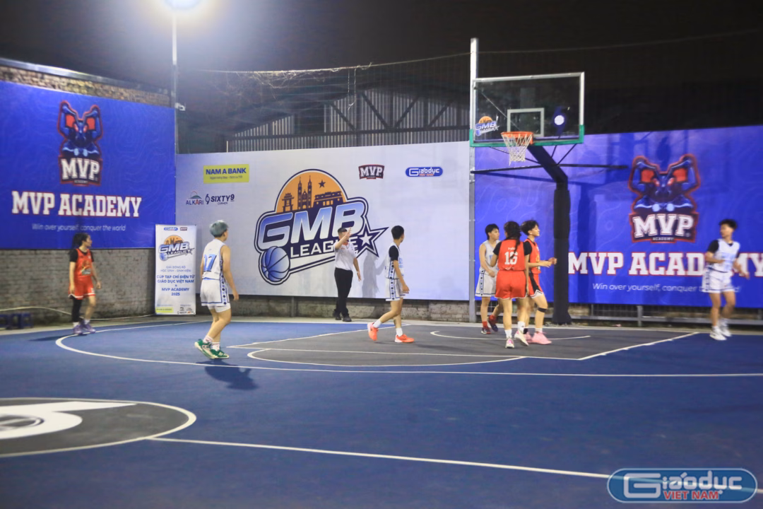 U18 nữ Trường Tây Hồ ngược dòng thắng nghẹt thở đối thủ tại giải bóng rổ học sinh