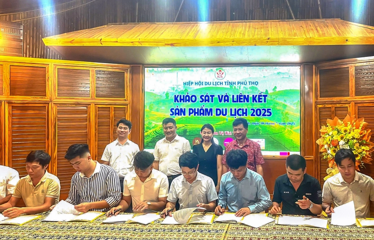 Phú Thọ liên kết vùng phát triển du lịch với các tỉnh phía Bắc Doanh nghiệp du lịch các địa phương ký bản hợp tác du lịch. Nguồn: Hiệp hội Du lịch Phú Thọ