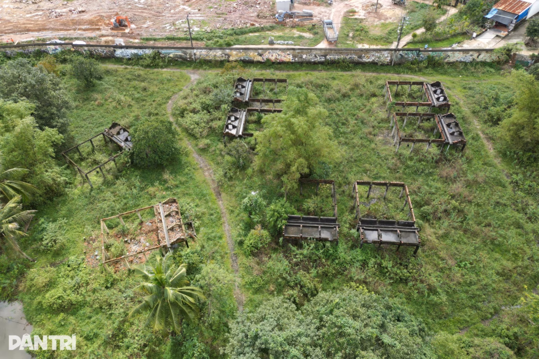 C&ocirc;ng tr&igrave;nh dang dở trong dự &aacute;n L&agrave;ng Việt