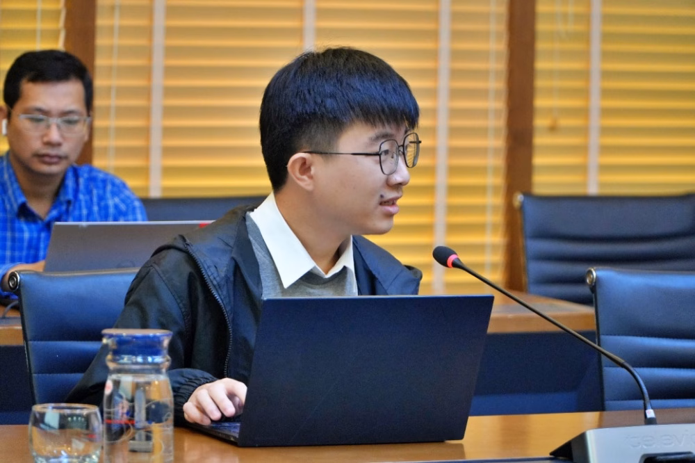 Giảng vi&ecirc;n Mai Việt Đức truyền đạt kiến thức chuyển đổi số